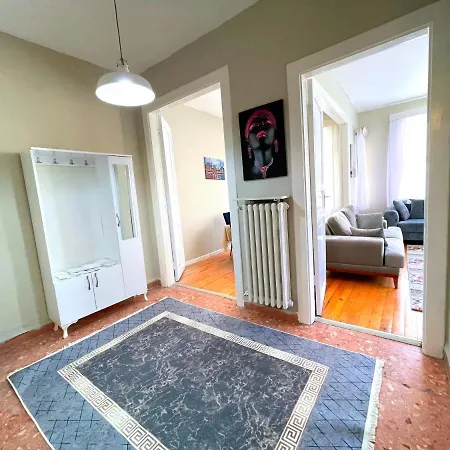4 And Living New Family House Facility On Istiklal Street In Taksim Center 公寓