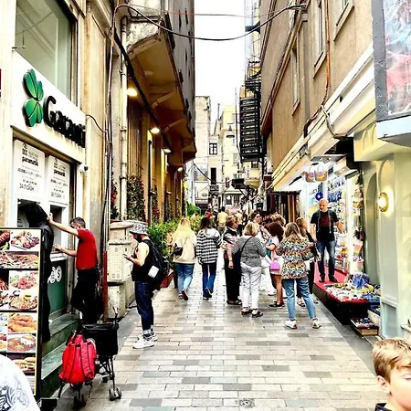 4 And Living New Family House Facility On Istiklal Street In Taksim Center 伊斯坦布尔