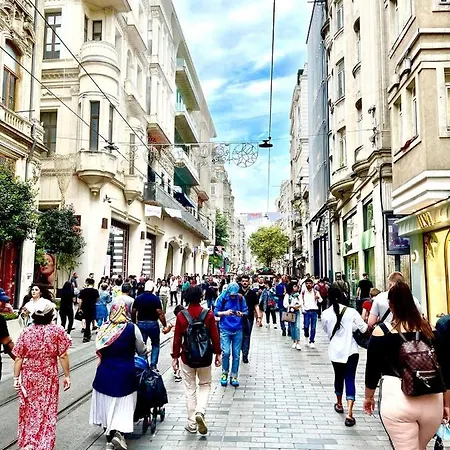 4 And Living New Family House Facility On Istiklal Street In Taksim Center 公寓 伊斯坦布尔