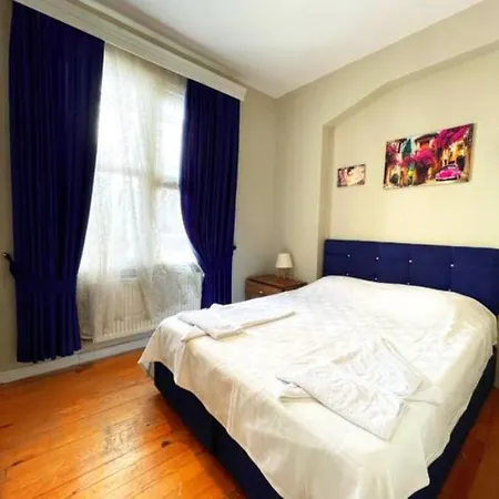 4 And Living New Family House Facility On Istiklal Street In Taksim Center Apartment Istanbul