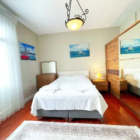 Apartment 4 And Living New Family House Facility On Istiklal Street In Taksim Center